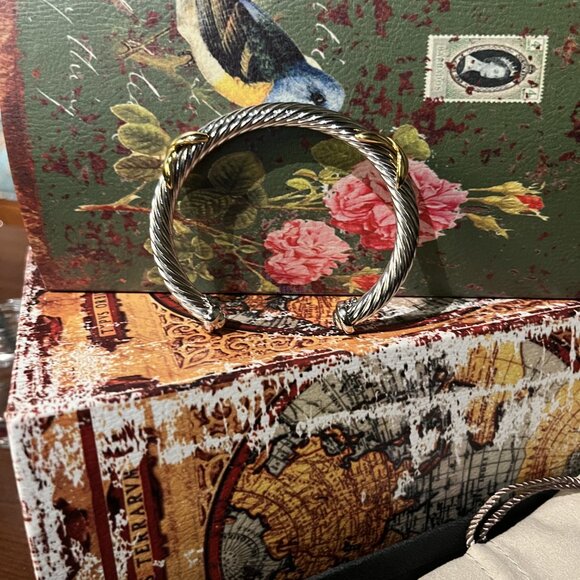 D̲a̲v̲i̲d̲ ̲Y̲u̲r̲m̲a̲n̲ 7mm Double Gold X Bracelet - Picture 3 of 5